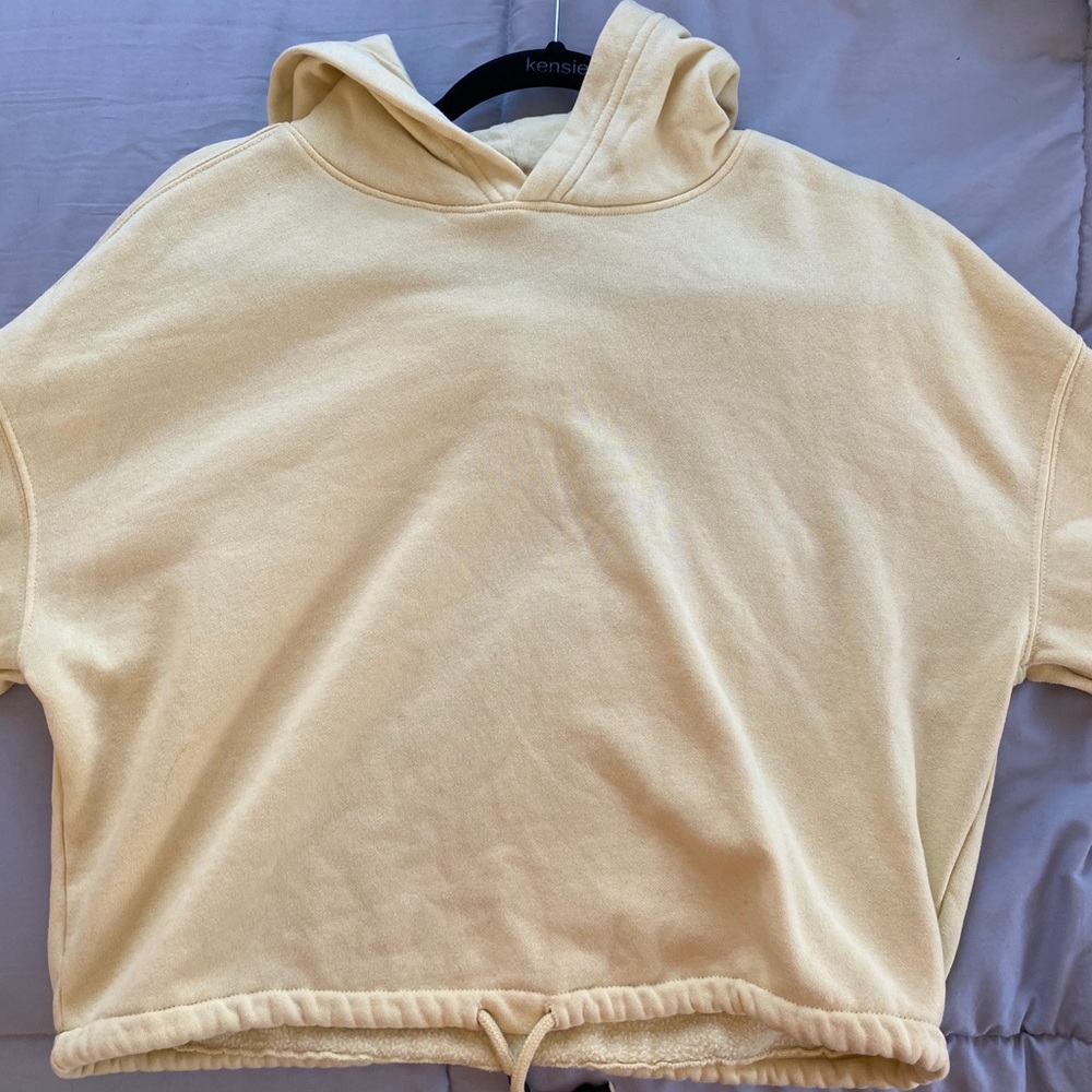 h&m pale yellow sweatshirt